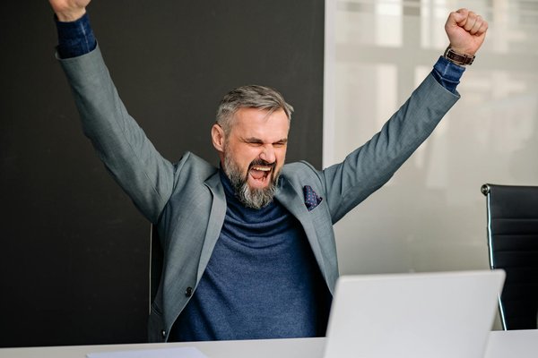 Retour au travail après le congé maternité en portage salarial