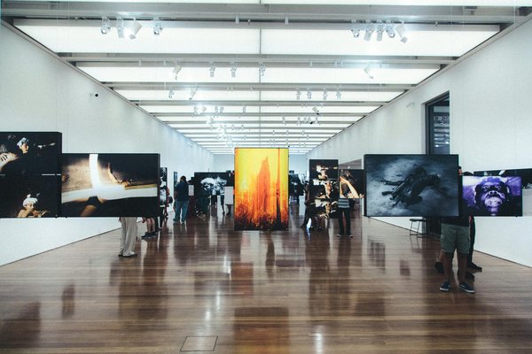 Vitrine expo : comment mettre en valeur vos objets précieux ?